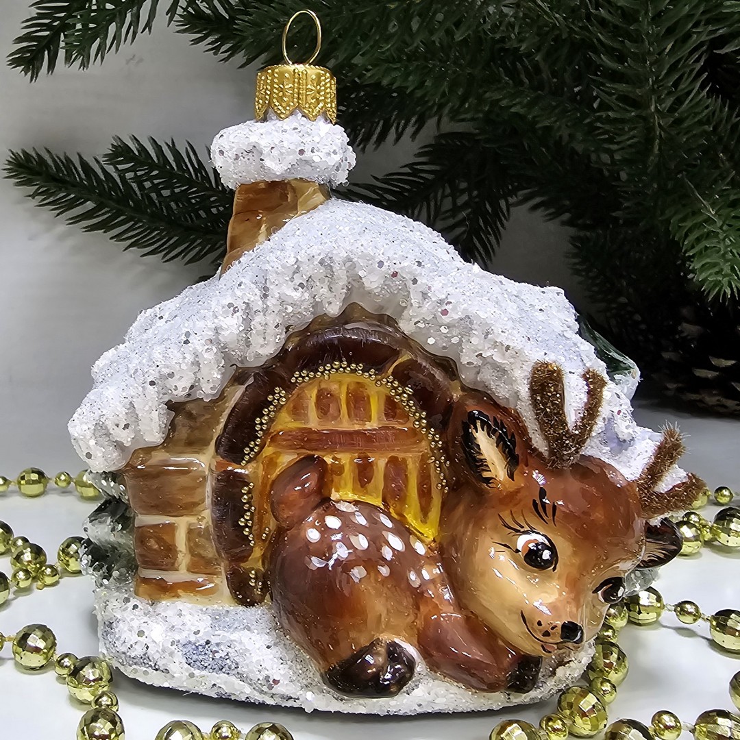 фото Стеклянная елочная игрушка Домик с олененком