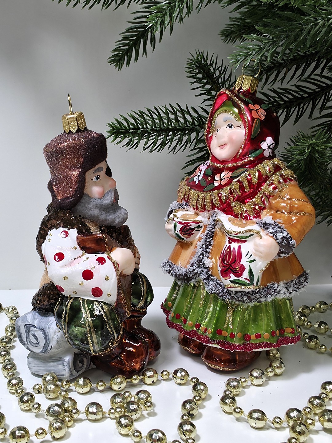 фото Набор ёлочных игрушек Бабушка с кувшином и дед с балалайкой