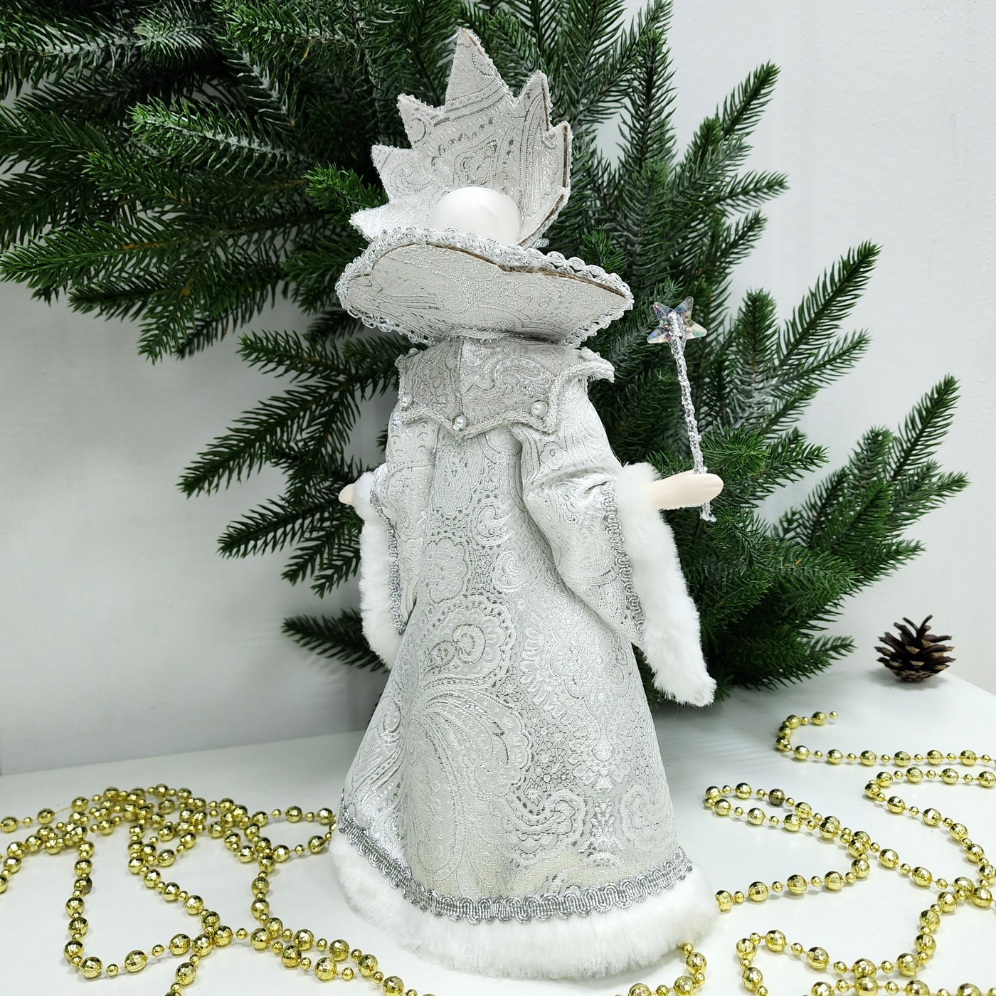 фото Кукла Снежная королева под елку 31 см