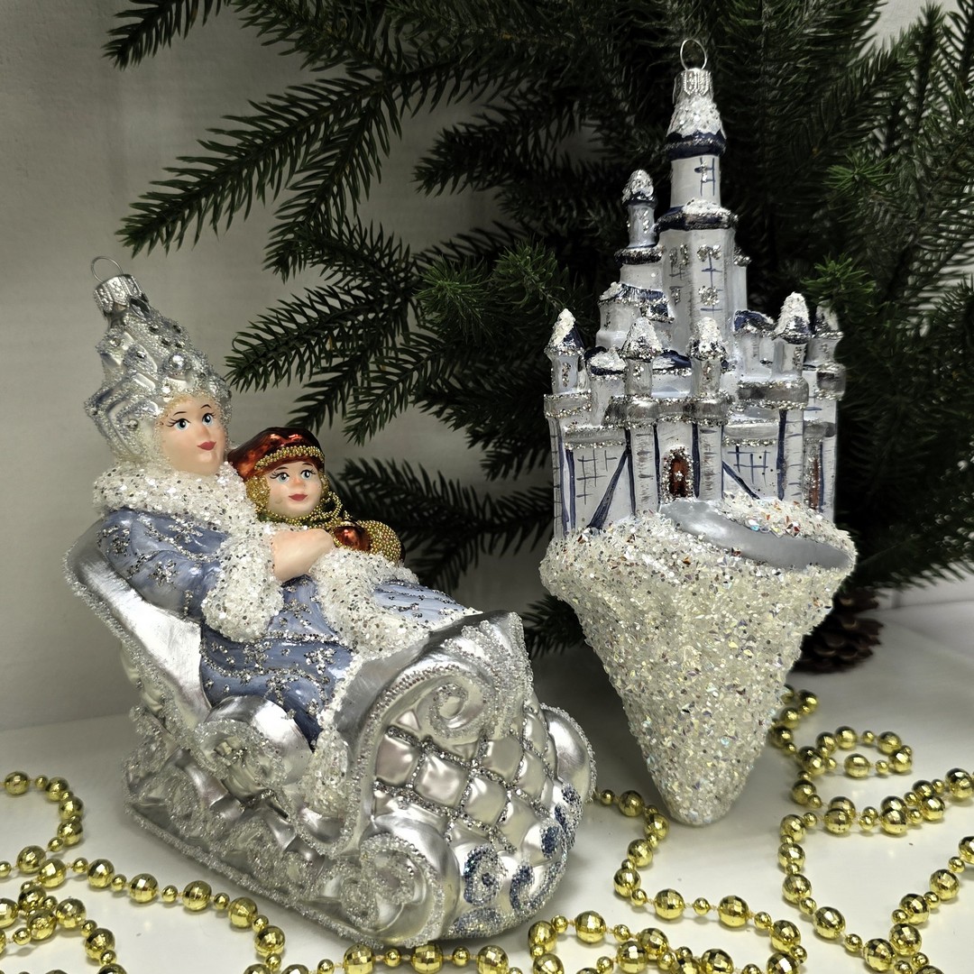 фото Набор ёлочных игрушек Снежная королева на санях и замок