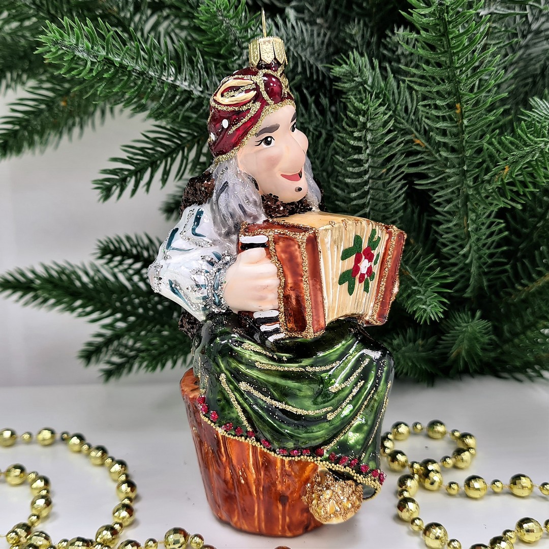 фото Стеклянная елочная игрушка Баба Яга с гармошкой