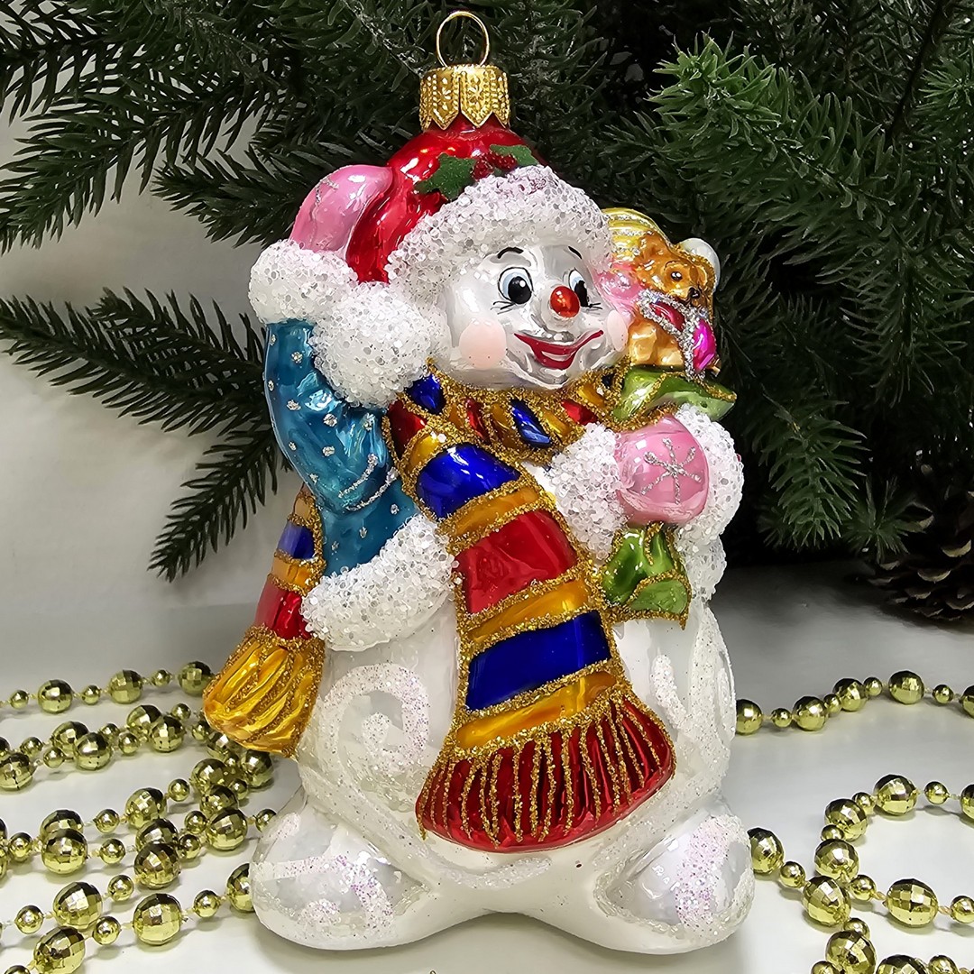 фото Стеклянная елочная игрушка Снеговик с подарками