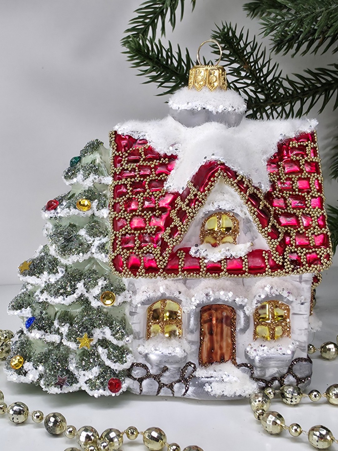 фото Стеклянная елочная игрушка Домик с ёлкой