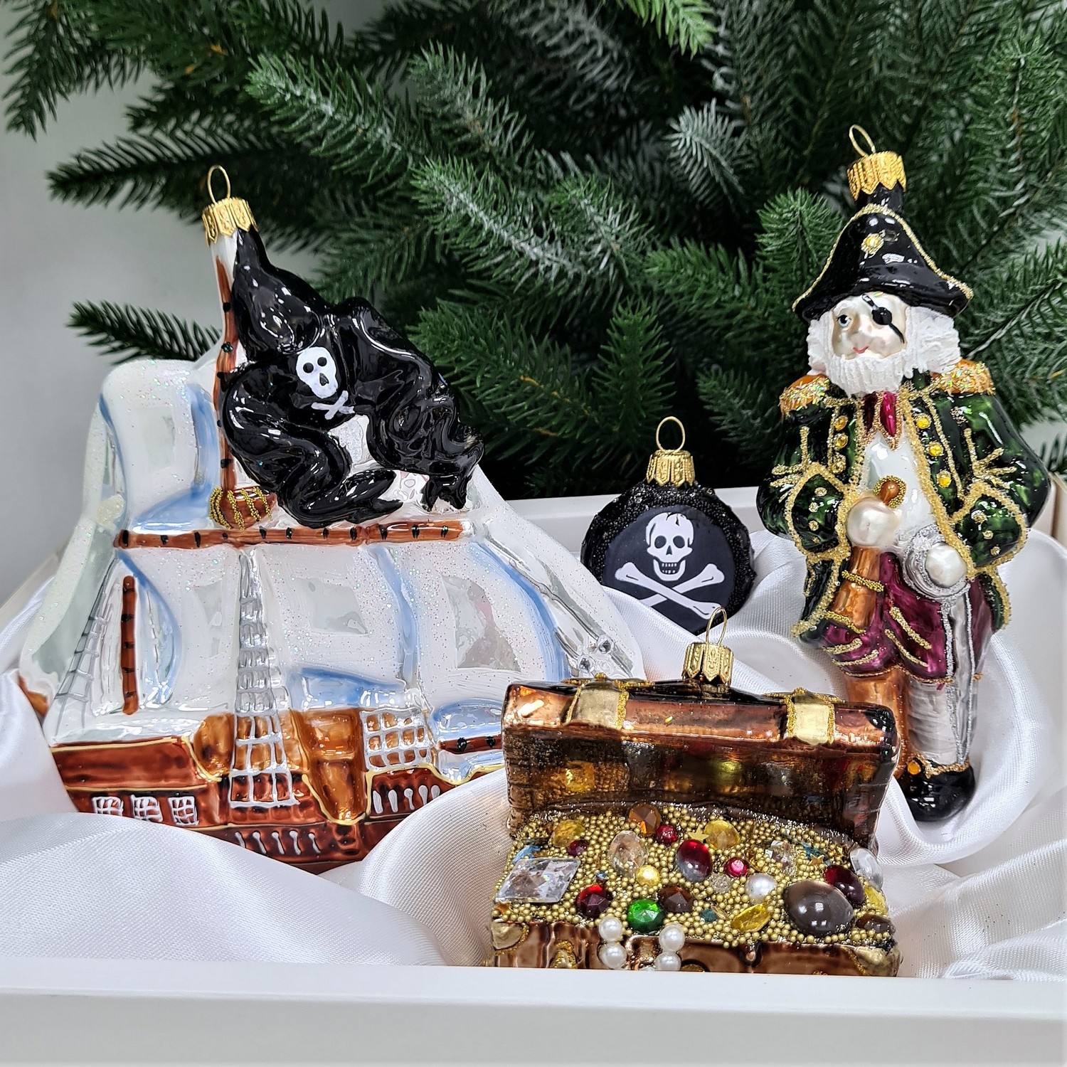 фото Набор ёлочных игрушек Пират, сундук, корабль и метка
