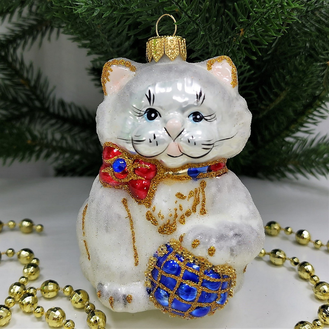 фото Стеклянная елочная игрушка Кот с мячом