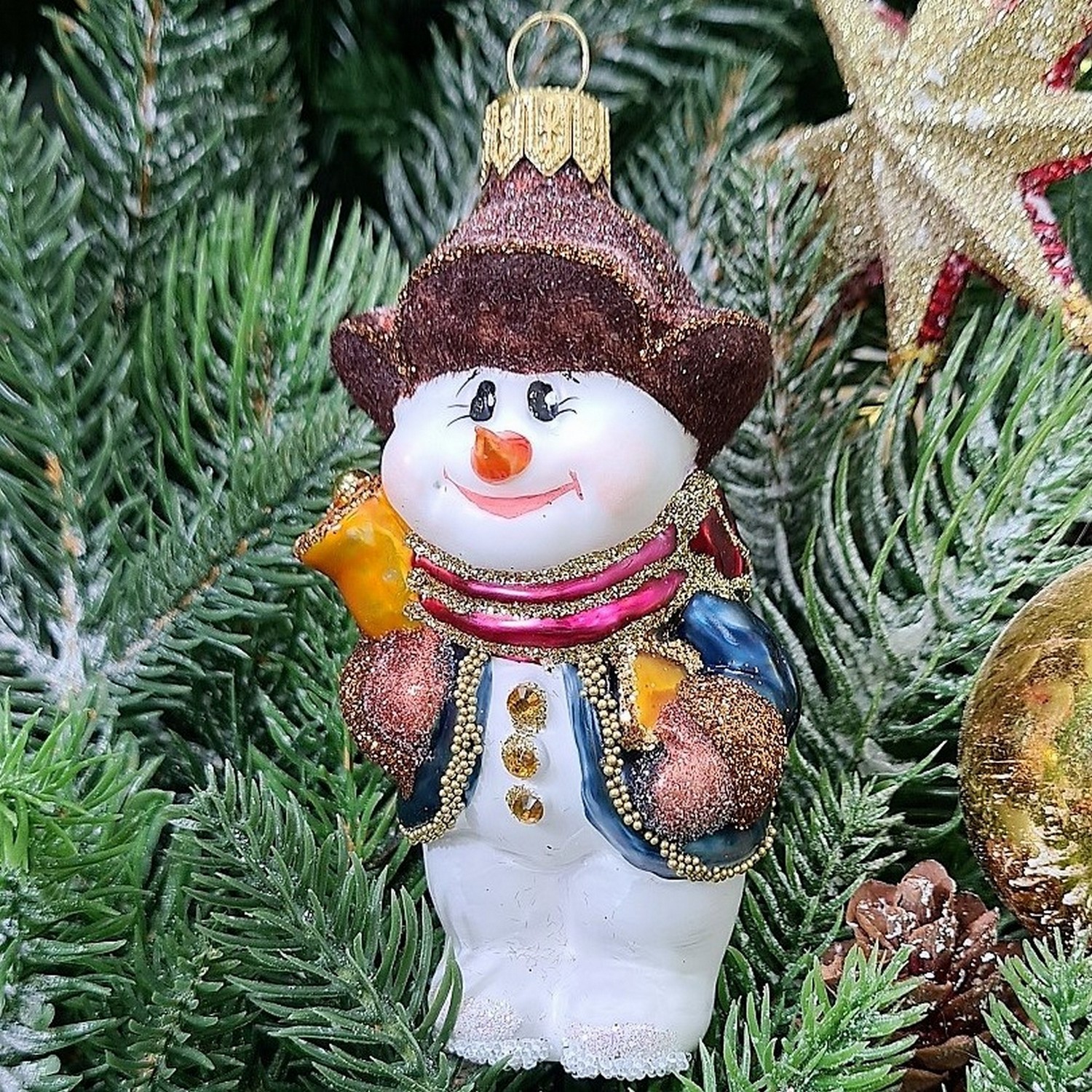 фото Стеклянная елочная игрушка Снеговик с колокольчиком крем