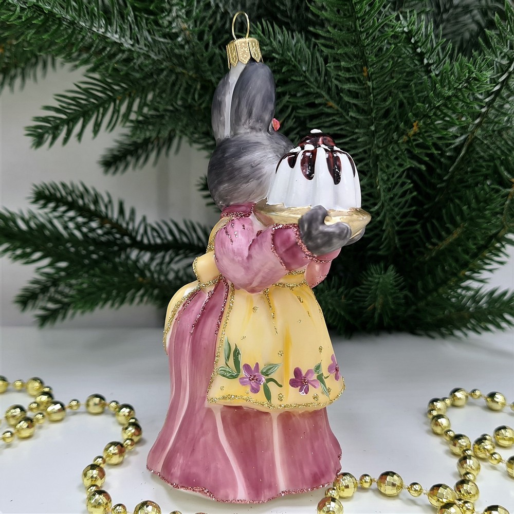 фото Стеклянная елочная игрушка Зайчиха с тортом-2