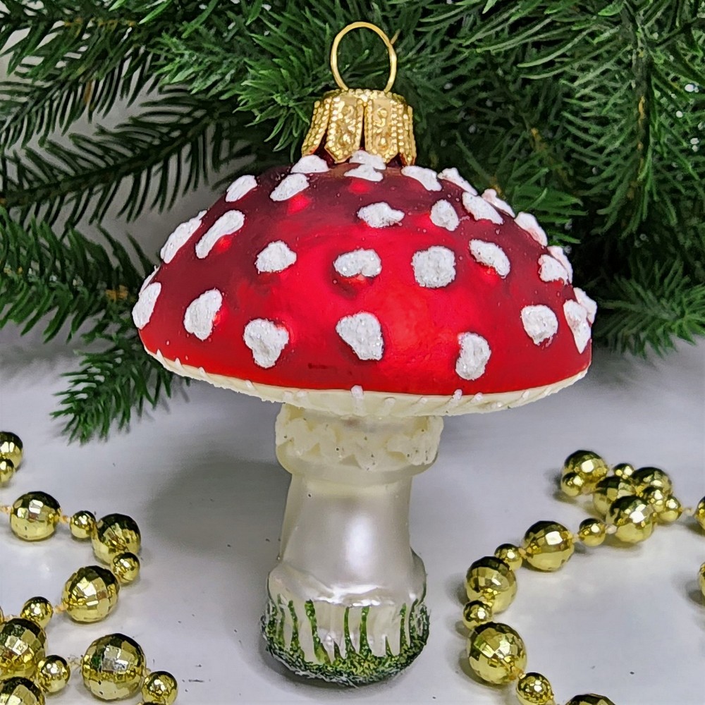 фото Стеклянная елочная игрушка Грибок мухомор