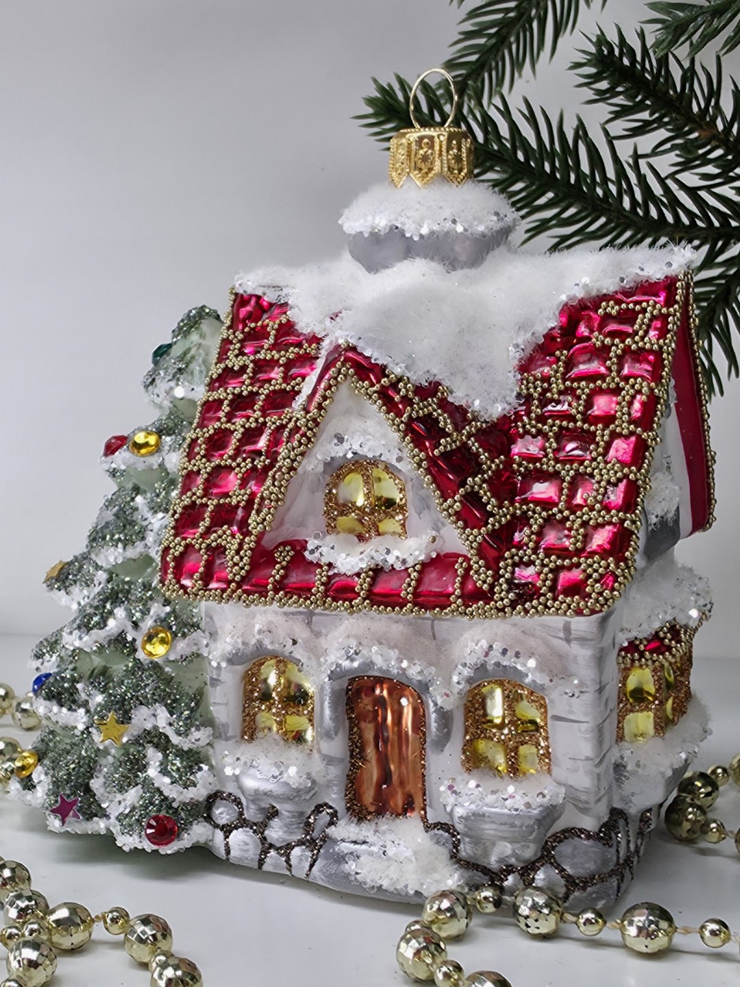 фото Стеклянная елочная игрушка Домик с ёлкой