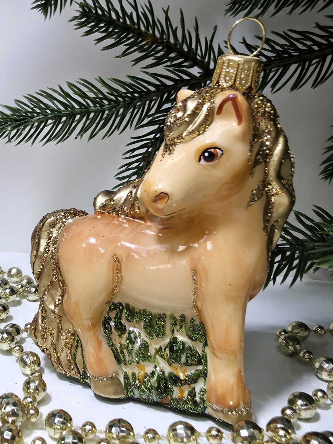 фото Стеклянная елочная игрушка Лошадка смотрит в бок