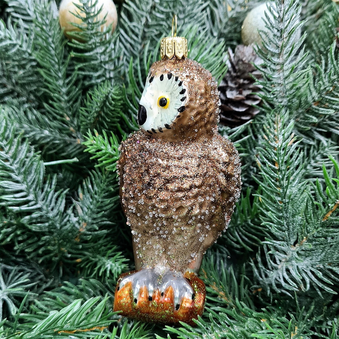 фото Стеклянная елочная игрушка Сова на ветке коричневая