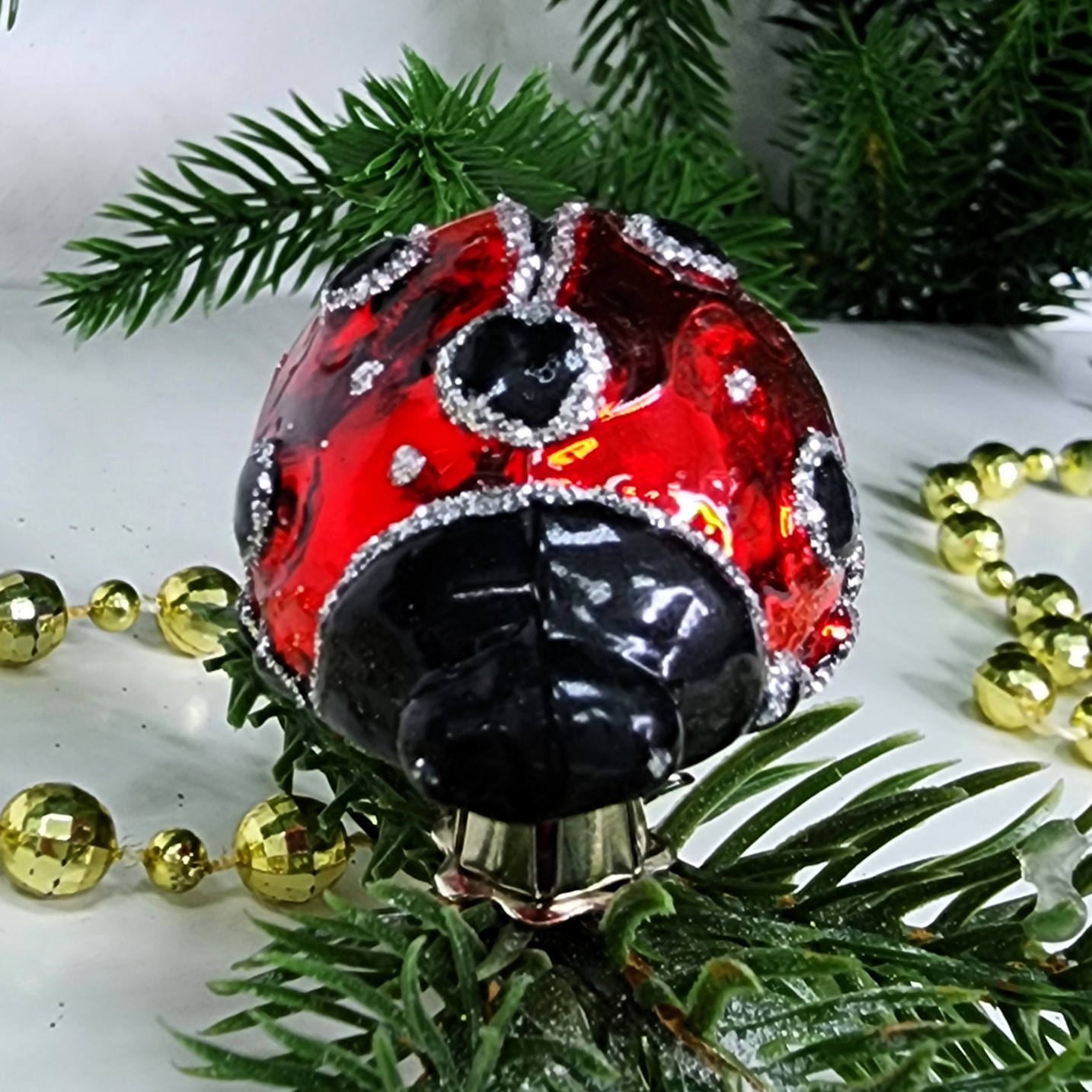 фото Стеклянная елочная игрушка Божья коровка на прищепке