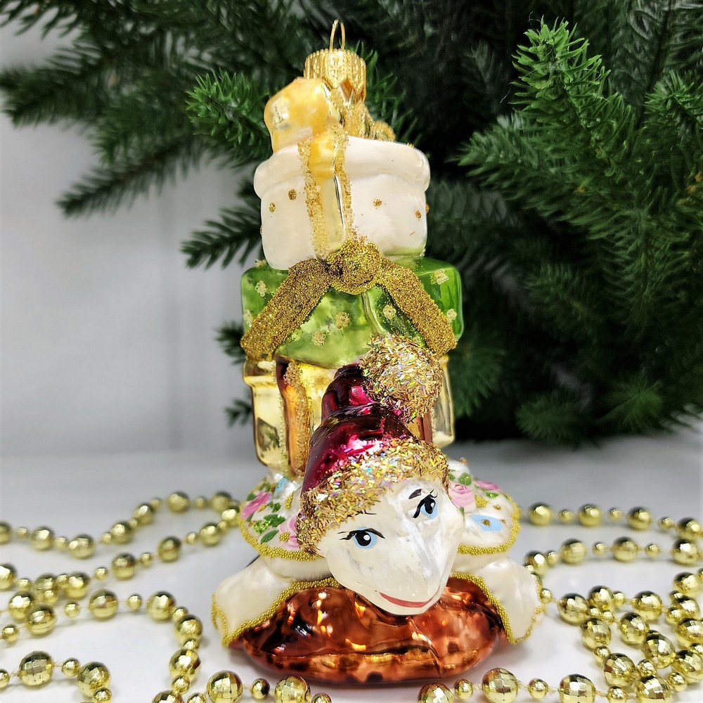 фото Стеклянная елочная игрушка Черепаха с подарками Версаль