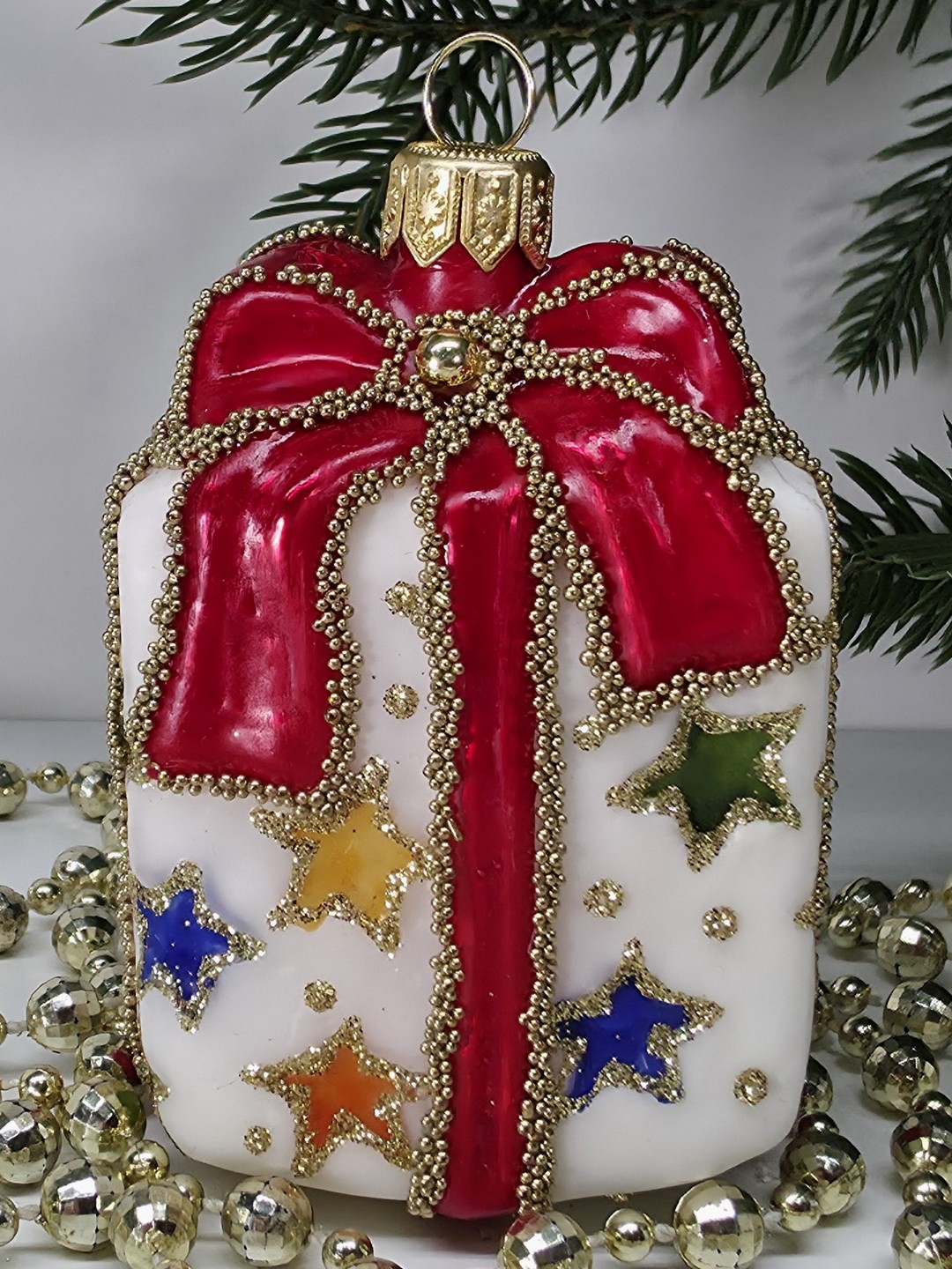 фото Стеклянная елочная игрушка Подарок винтаж