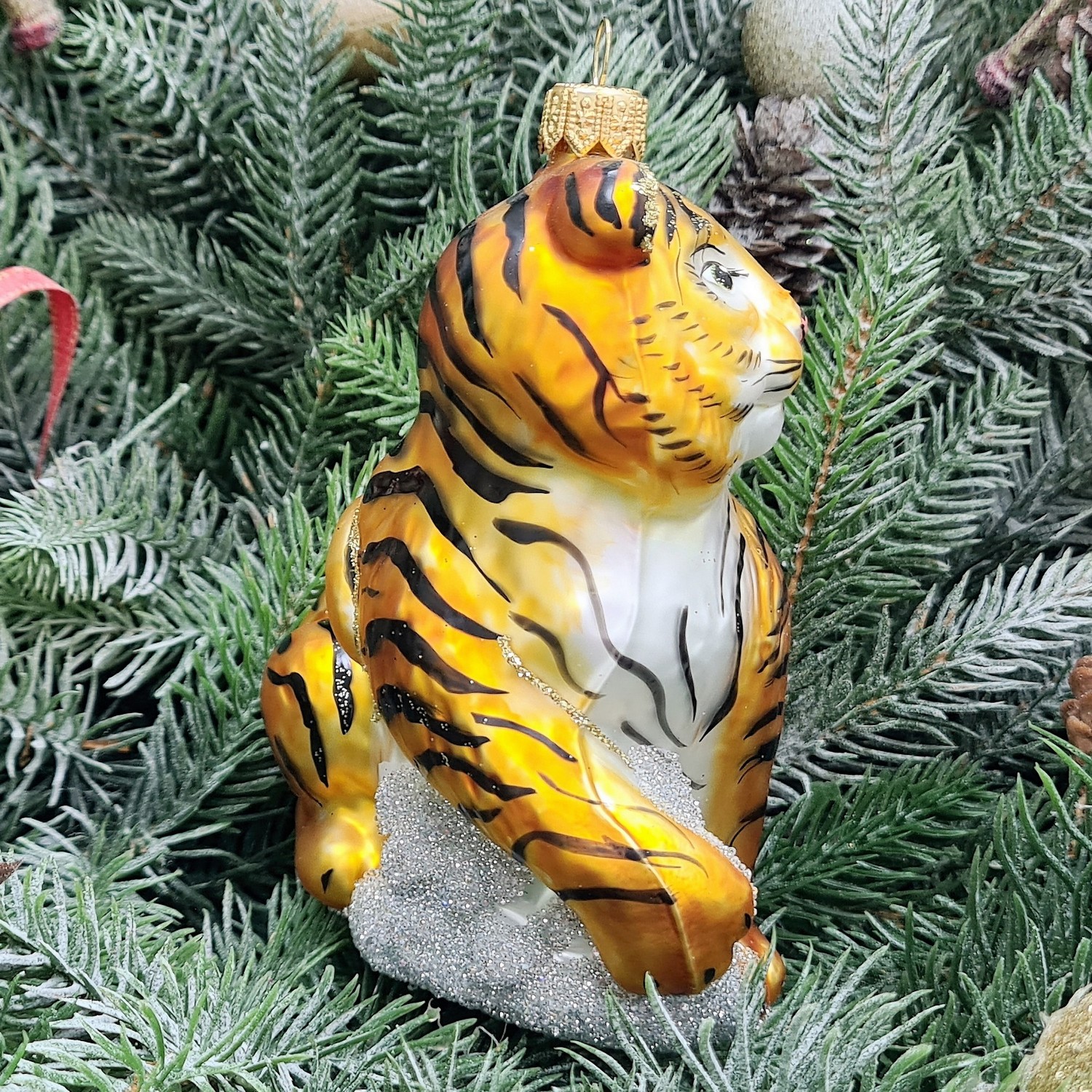 фото Стеклянная елочная игрушка Тигр на камне