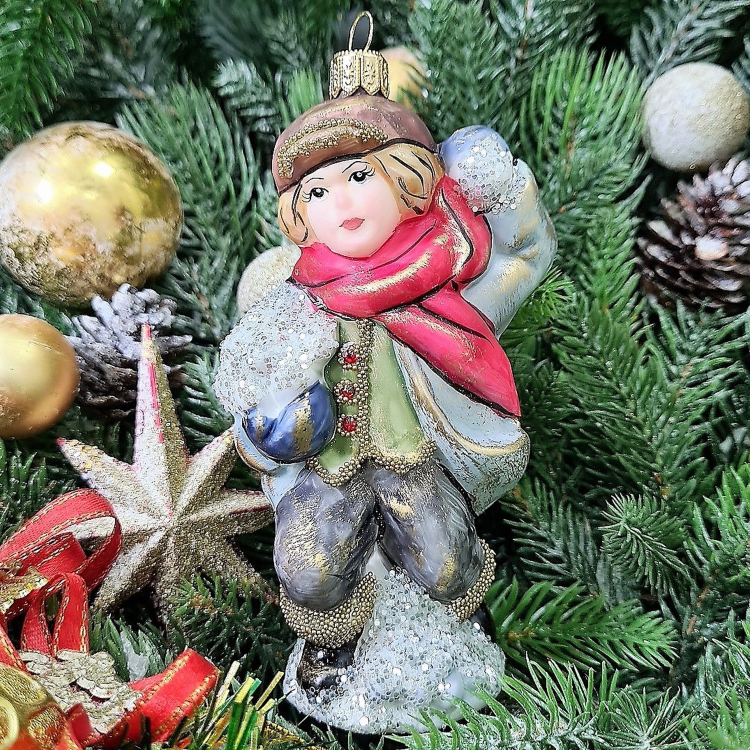 фото Стеклянная елочная игрушка Мальчик со снежком винтаж