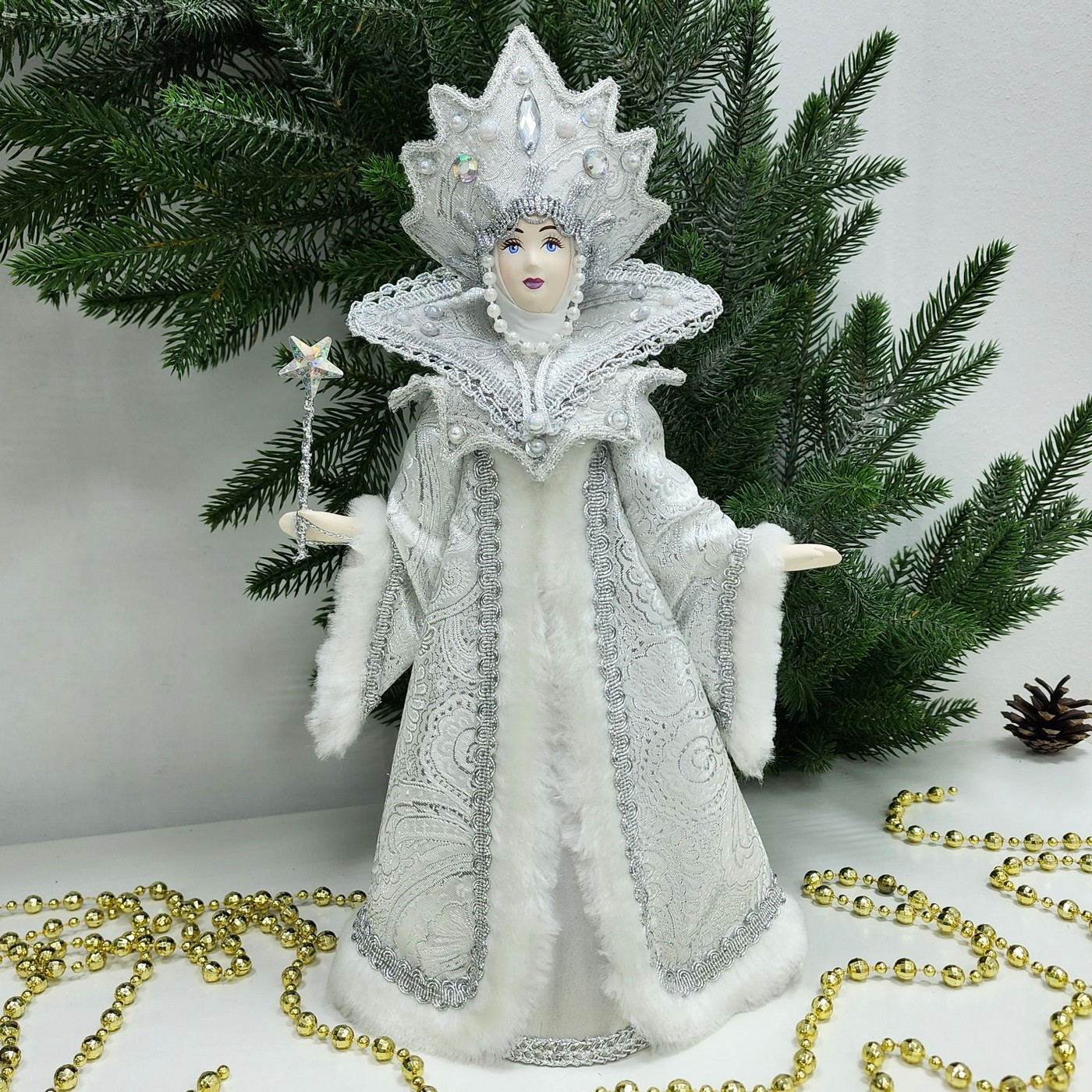 фото Кукла Снежная королева под елку 31 см