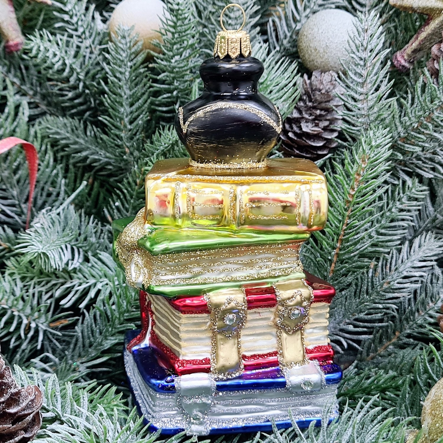 фото Стеклянная елочная игрушка Стопка книг цветная