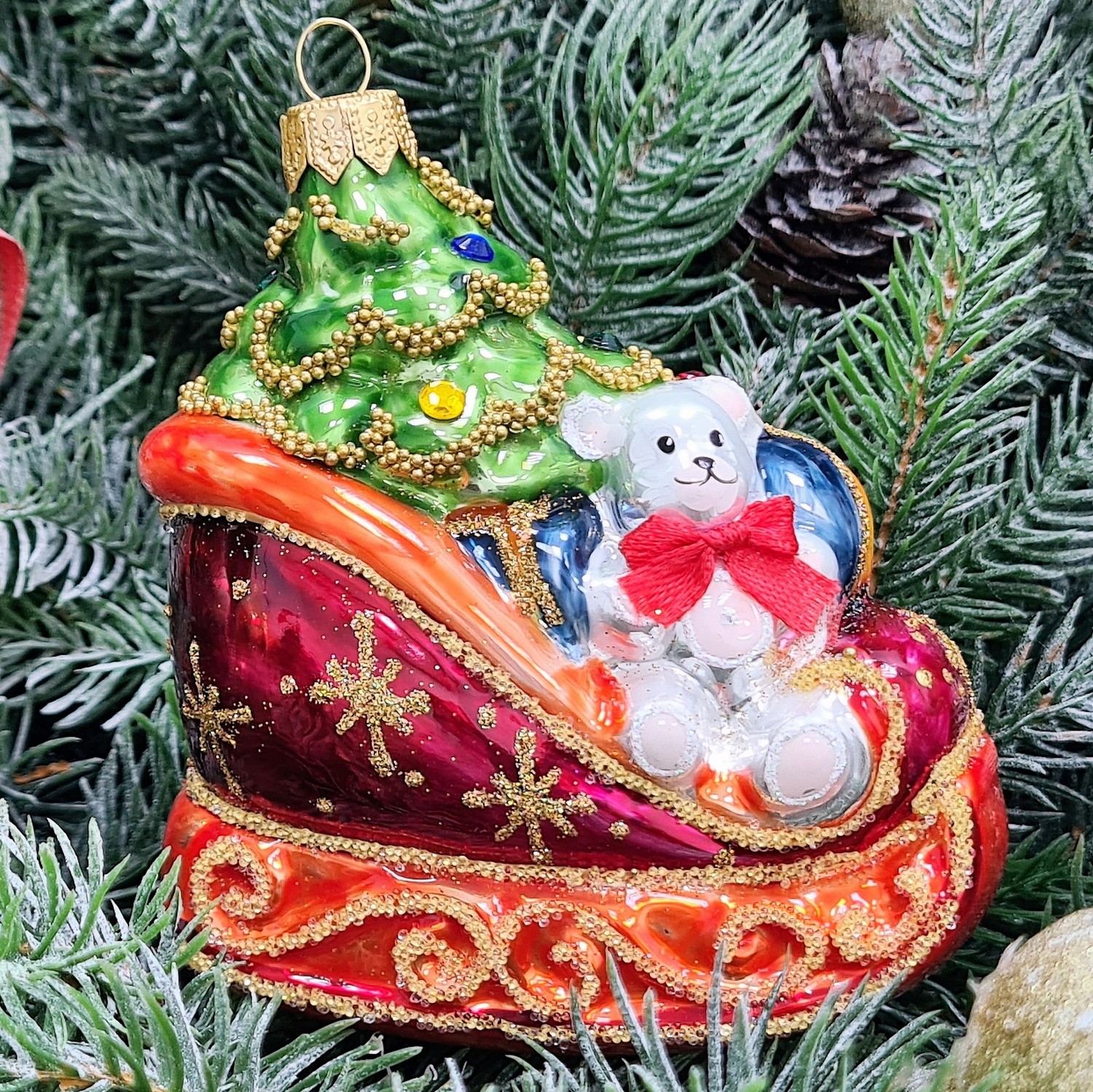 фото Стеклянная елочная игрушка Сани с подарками эмаль