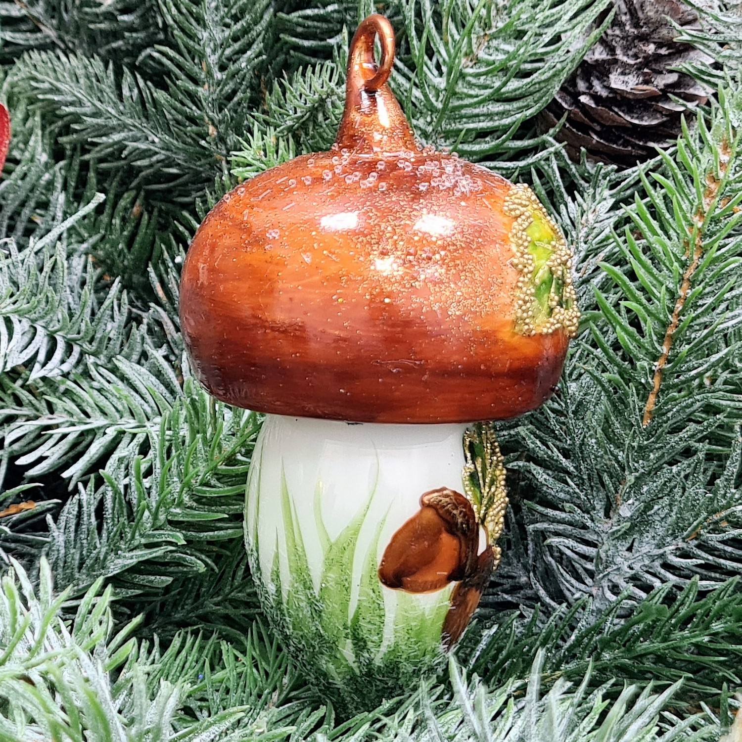 фото Стеклянная елочная игрушка Грибочек