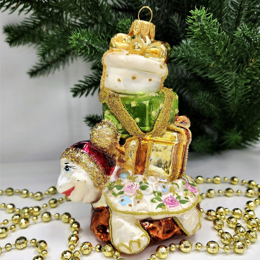 фото Стеклянная елочная игрушка Черепаха с подарками Версаль