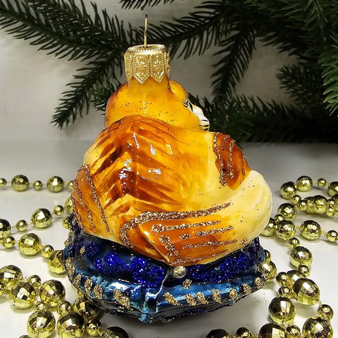 фото Стеклянная елочная игрушка Котик на подушке