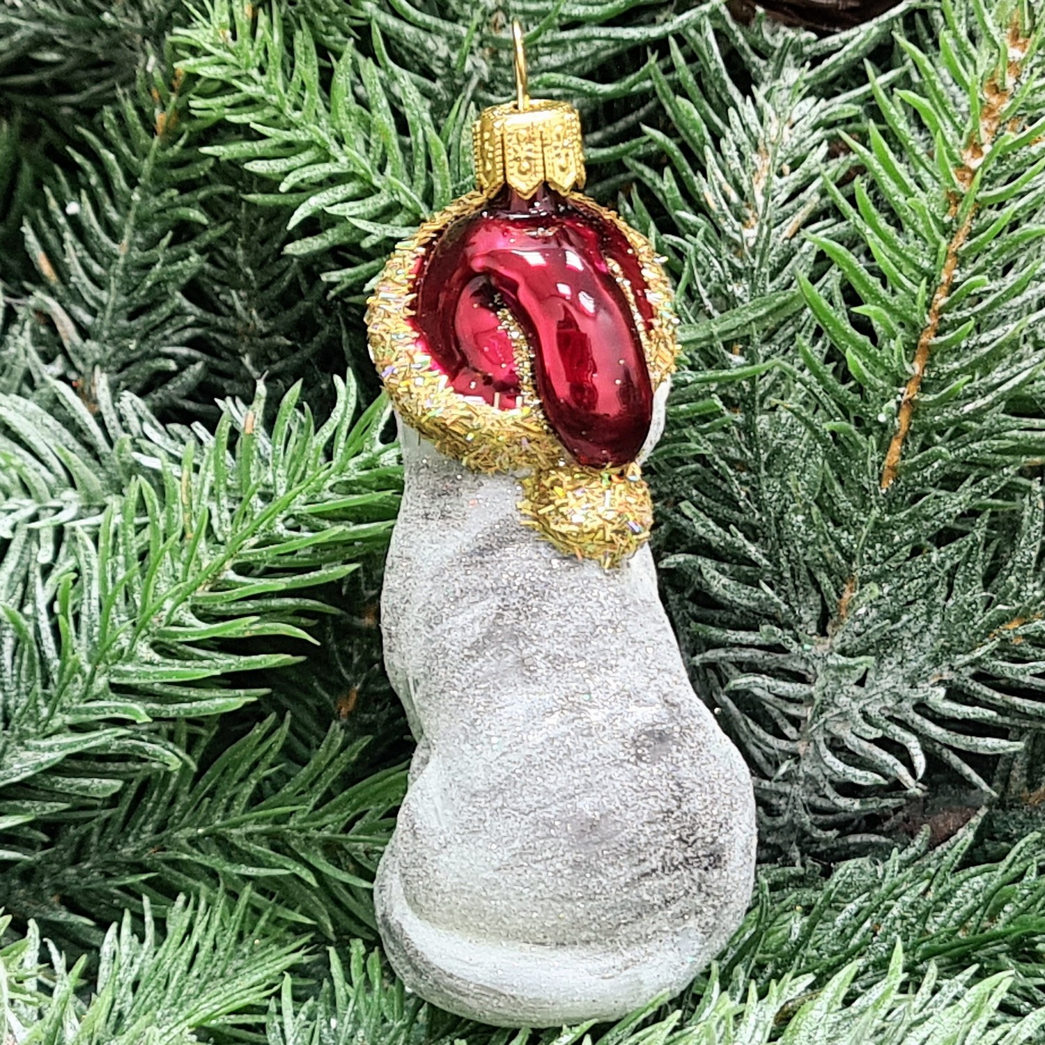 фото Стеклянная елочная игрушка Котик в шапке серый