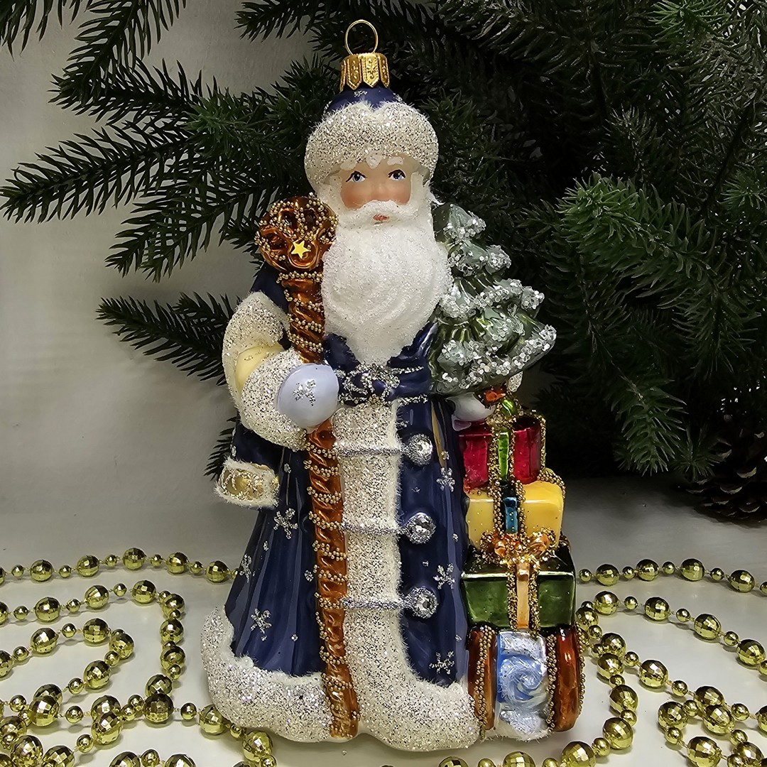 фото Стеклянная елочная игрушка Дед Мороз с подарками синий