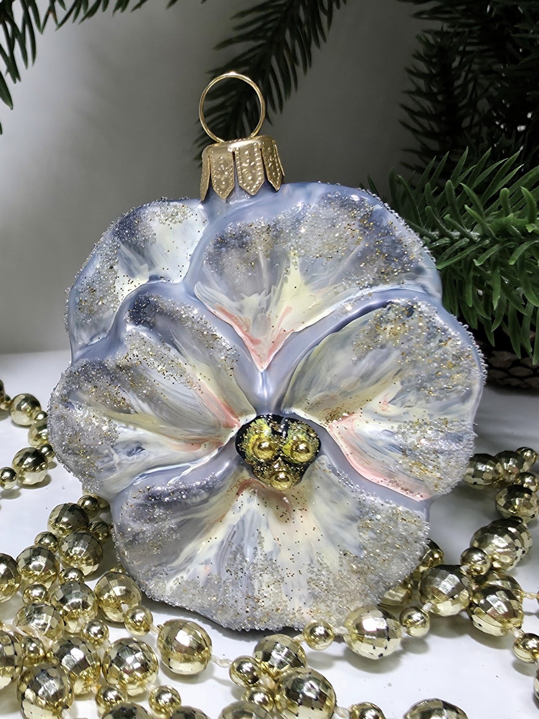 фото Стеклянная елочная игрушка Фиалка