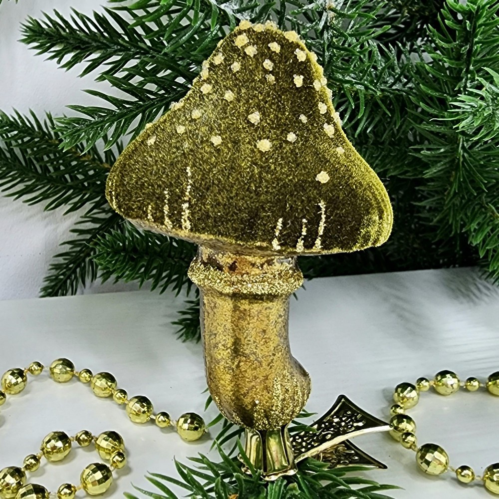 фото Стеклянная елочная игрушка Грибочек на прищепке