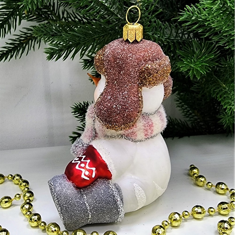 фото Стеклянная елочная игрушка Снеговик в валенках