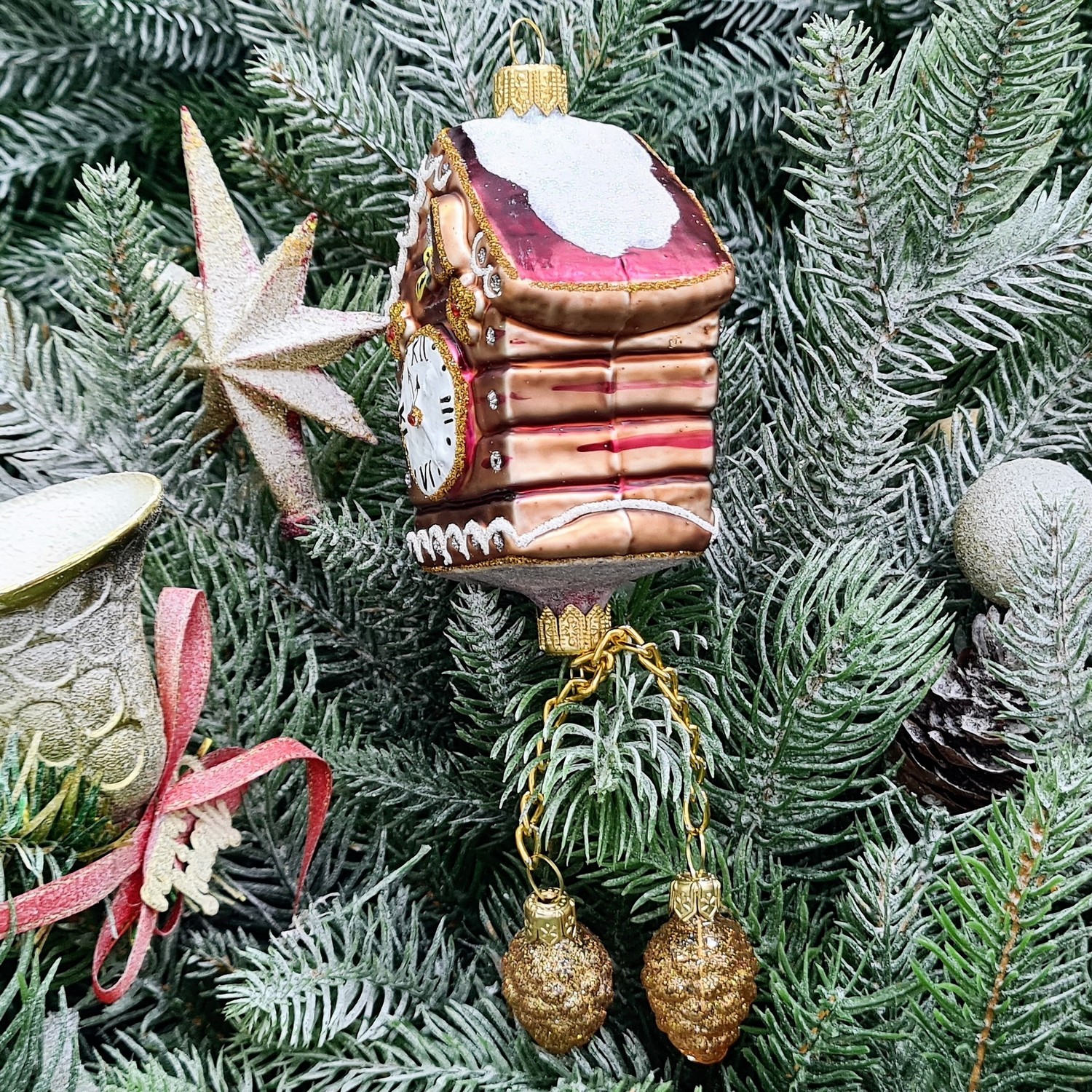 фото Стеклянная елочная игрушка Часы с кукушкой