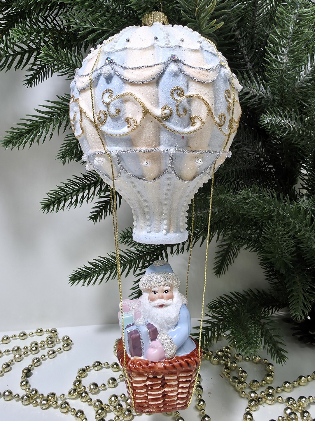 фото Стеклянная елочная игрушка Дед Мороз на воздушном шаре