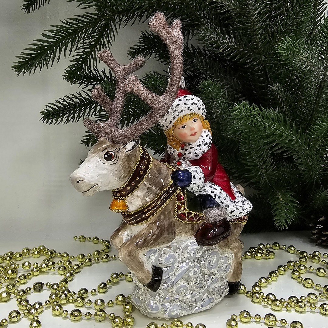 фото Стеклянная елочная игрушка Герда на олене