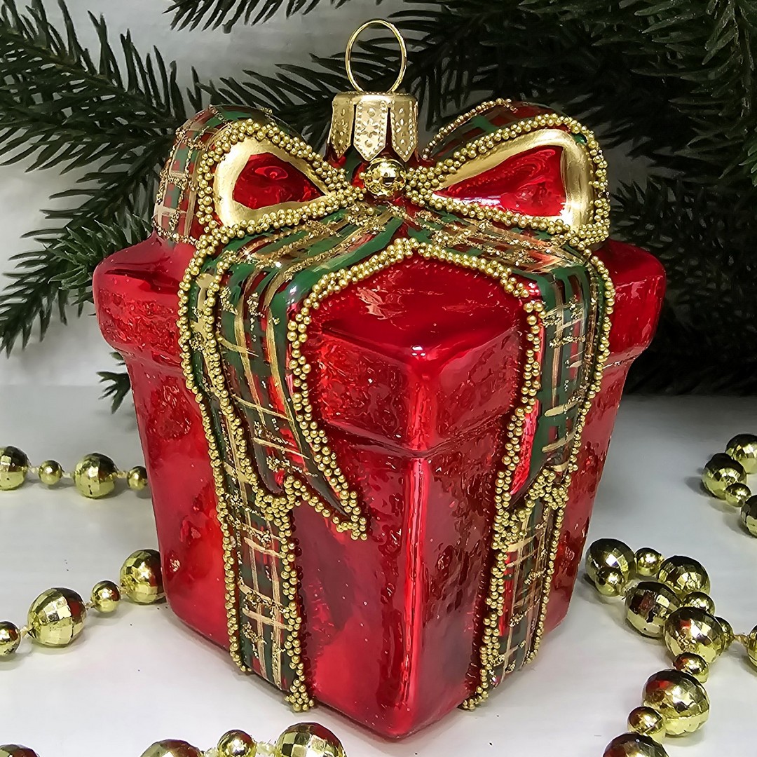 фото Стеклянная елочная игрушка Подарок