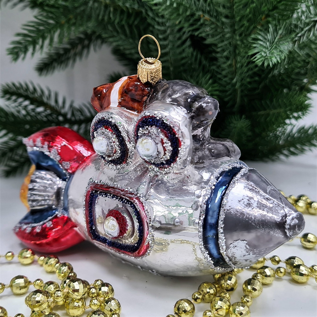 фото Стеклянная елочная игрушка Белка Стрелка на ракете