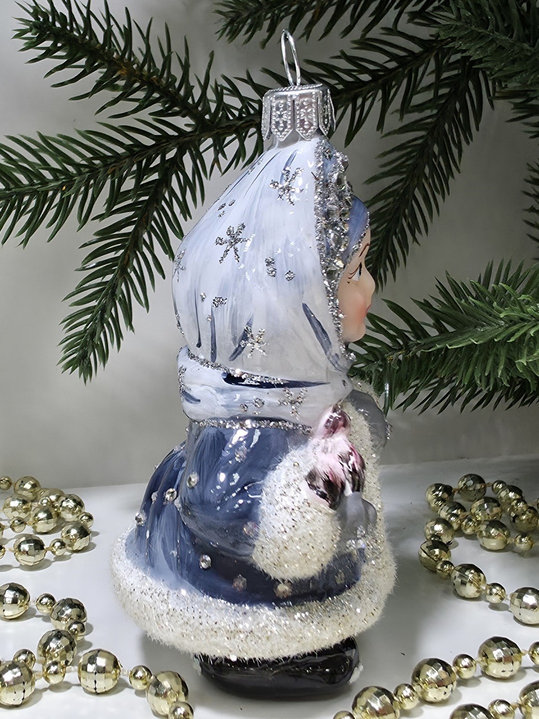 фото Стеклянная елочная игрушка Девочка снегурочка