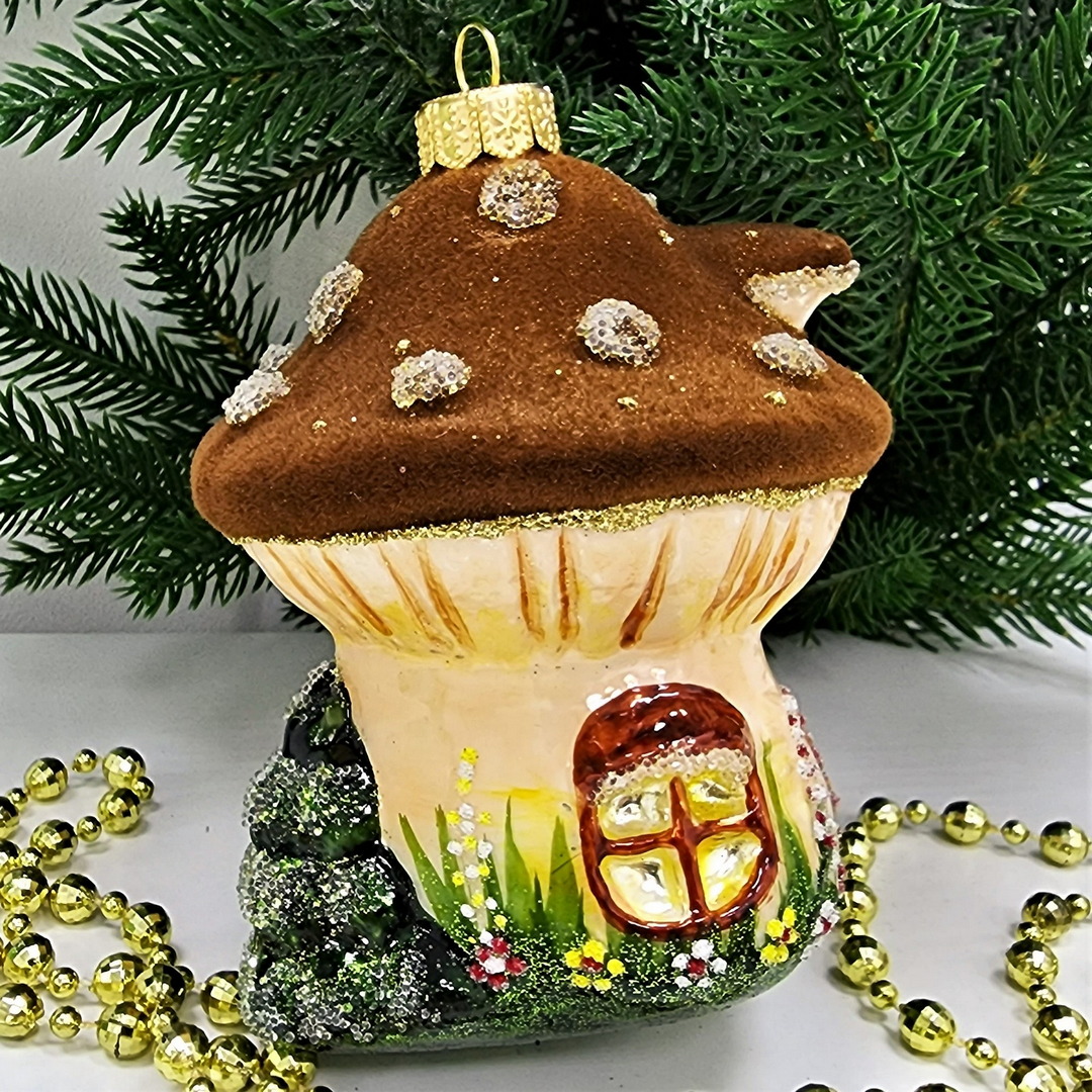 фото Стеклянная елочная игрушка Грибок домик коричневый