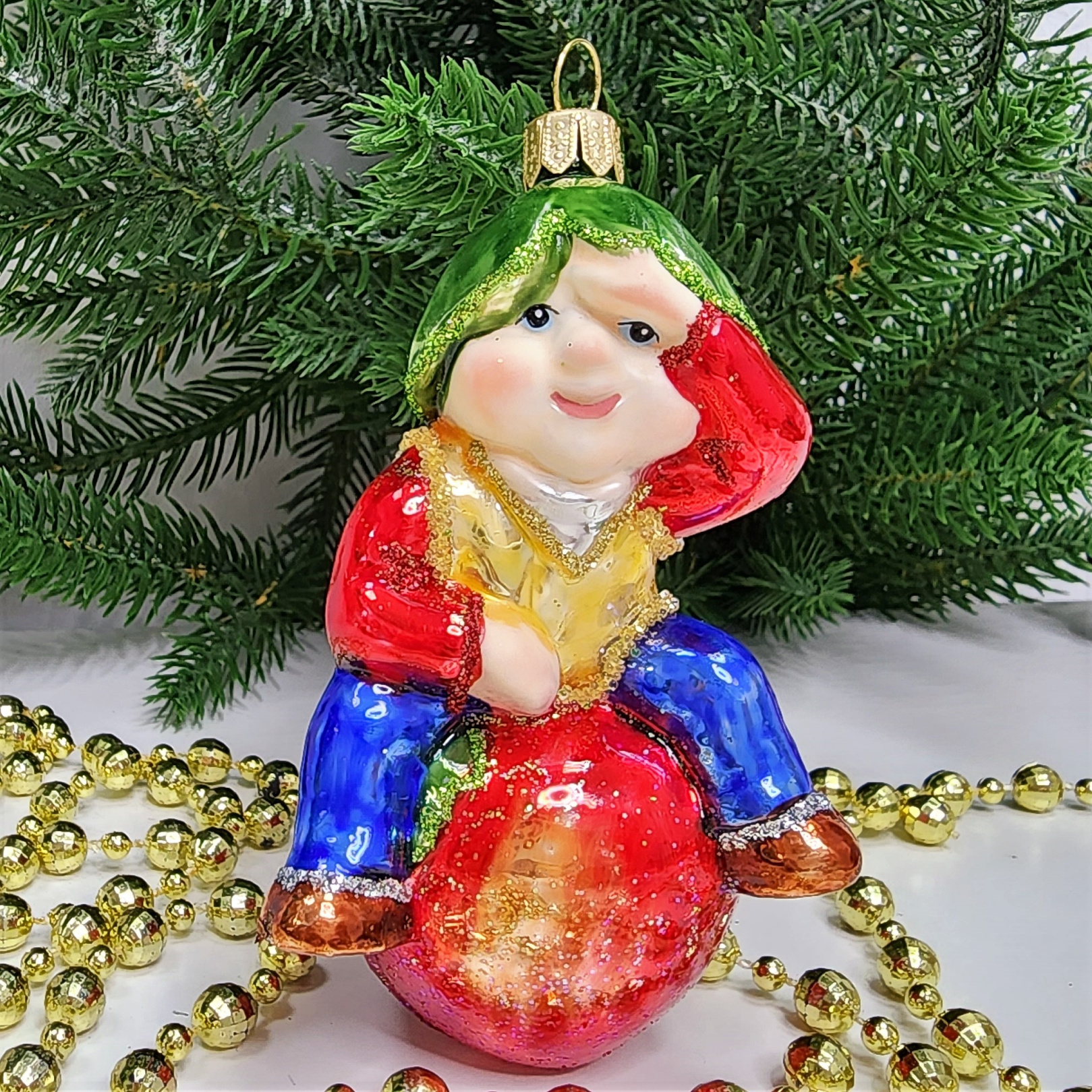 фото Стеклянная елочная игрушка Гном на яблоке