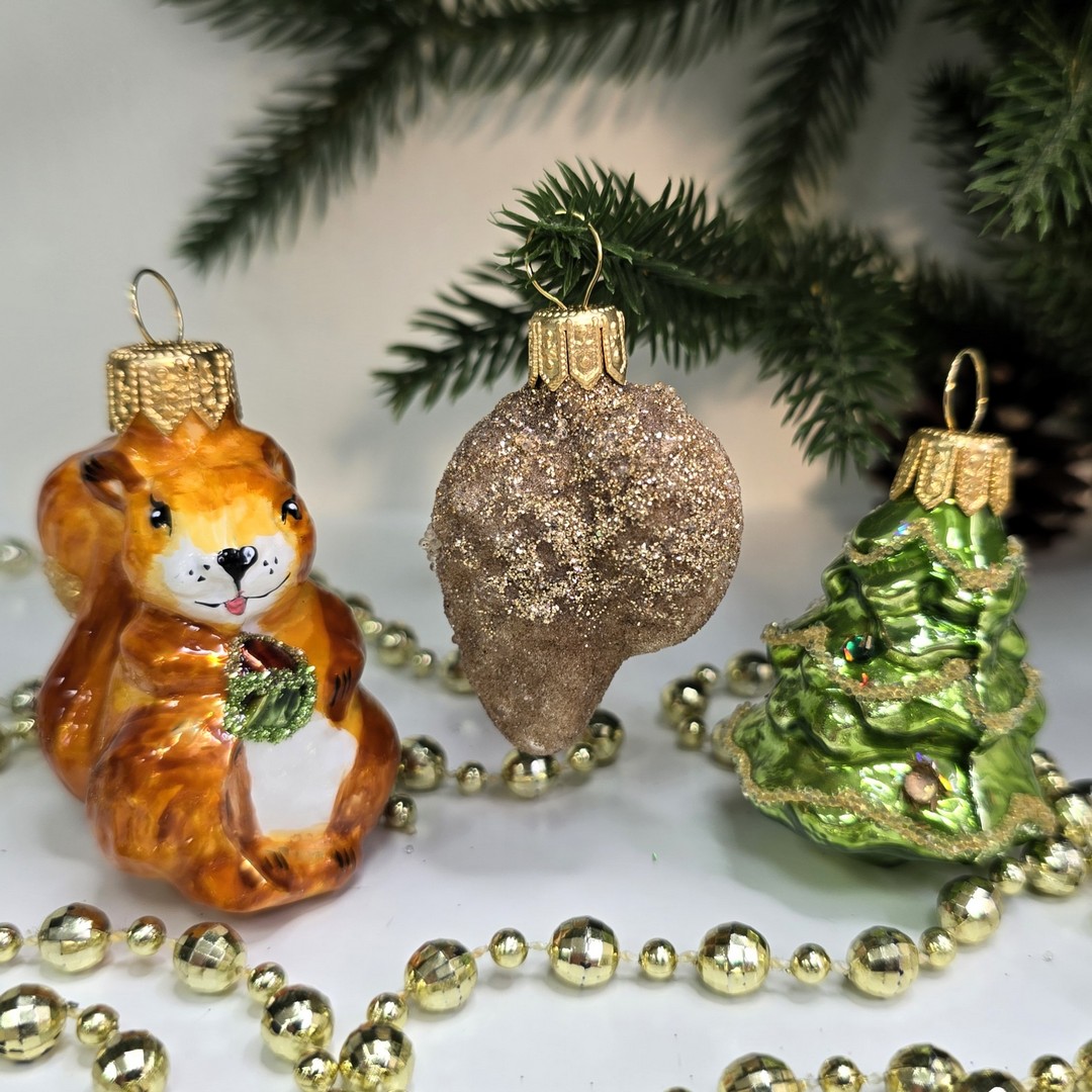 фото Набор стеклянных ёлочных игрушек Irena-Co Белочка, елочка и шишки