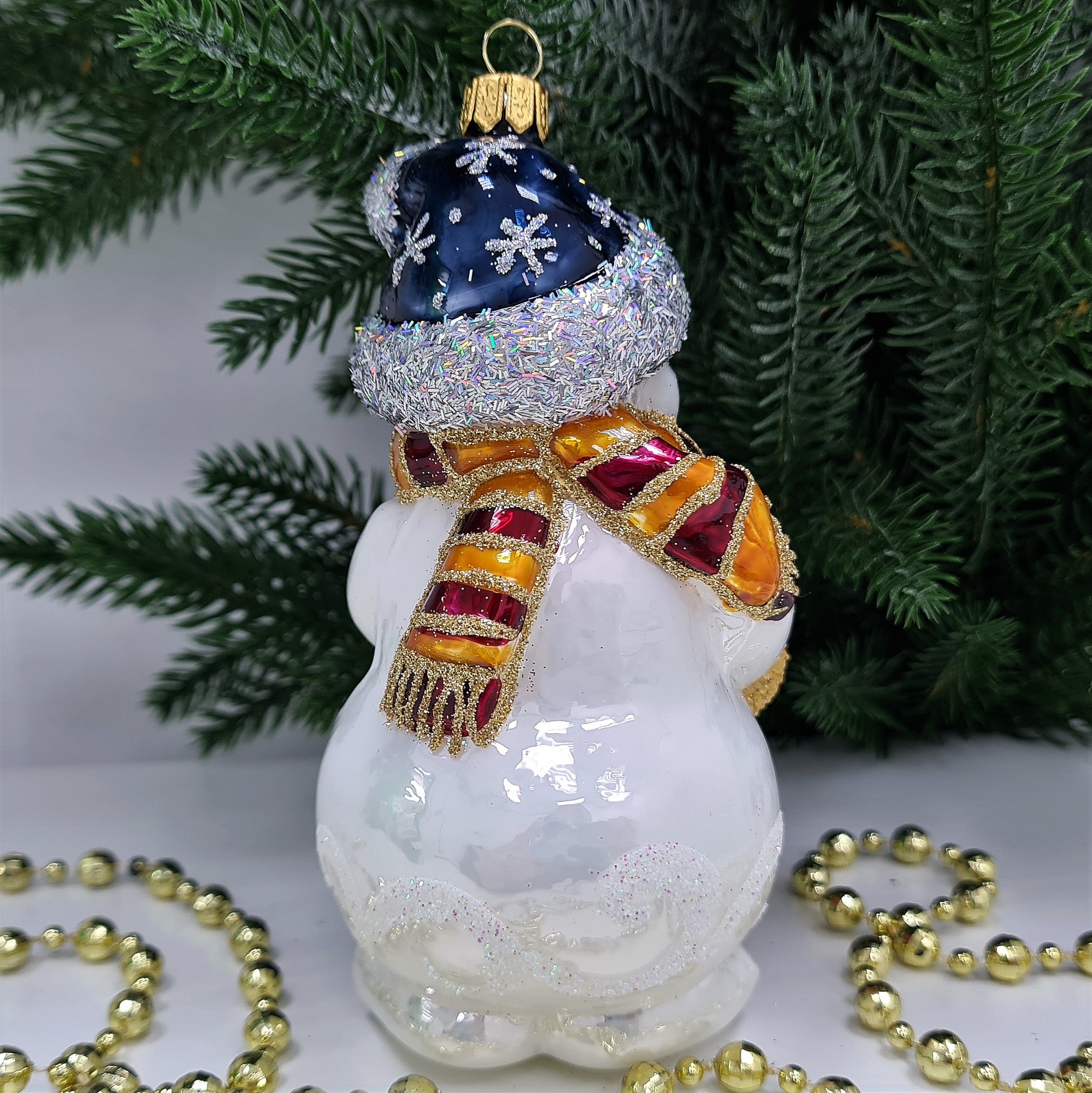 фото Стеклянная елочная игрушка Снеговик с мишкой