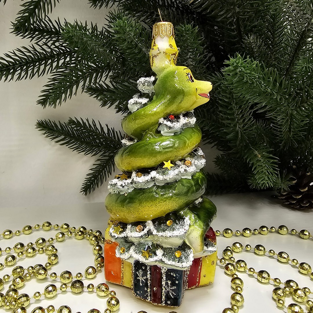 фото Стеклянная елочная игрушка Змея на елке