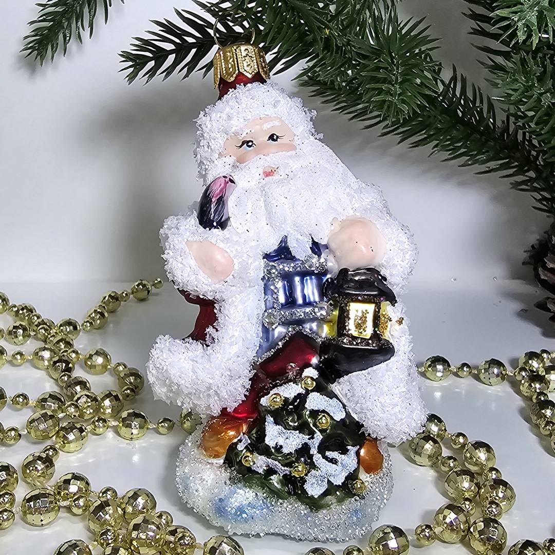 фото Стеклянная елочная игрушка Irena-Co Дед Мороз с фонарем царский (9х6,5х5,5)