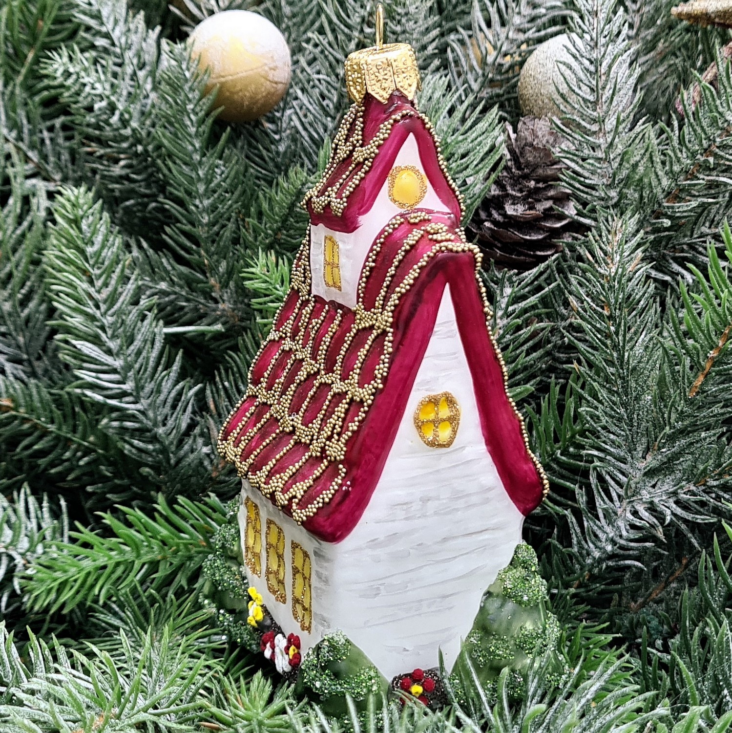 фото Стеклянная елочная игрушка Домик с острой крышей винтаж