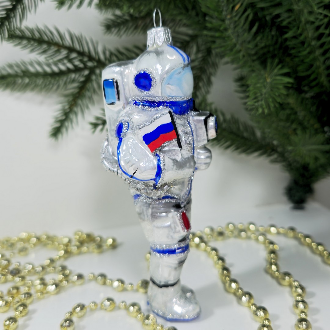 фото Стеклянная елочная игрушка Космонавт