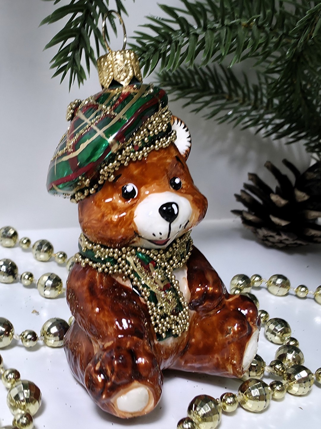 фото Стеклянная елочная игрушка Мишка в кепке