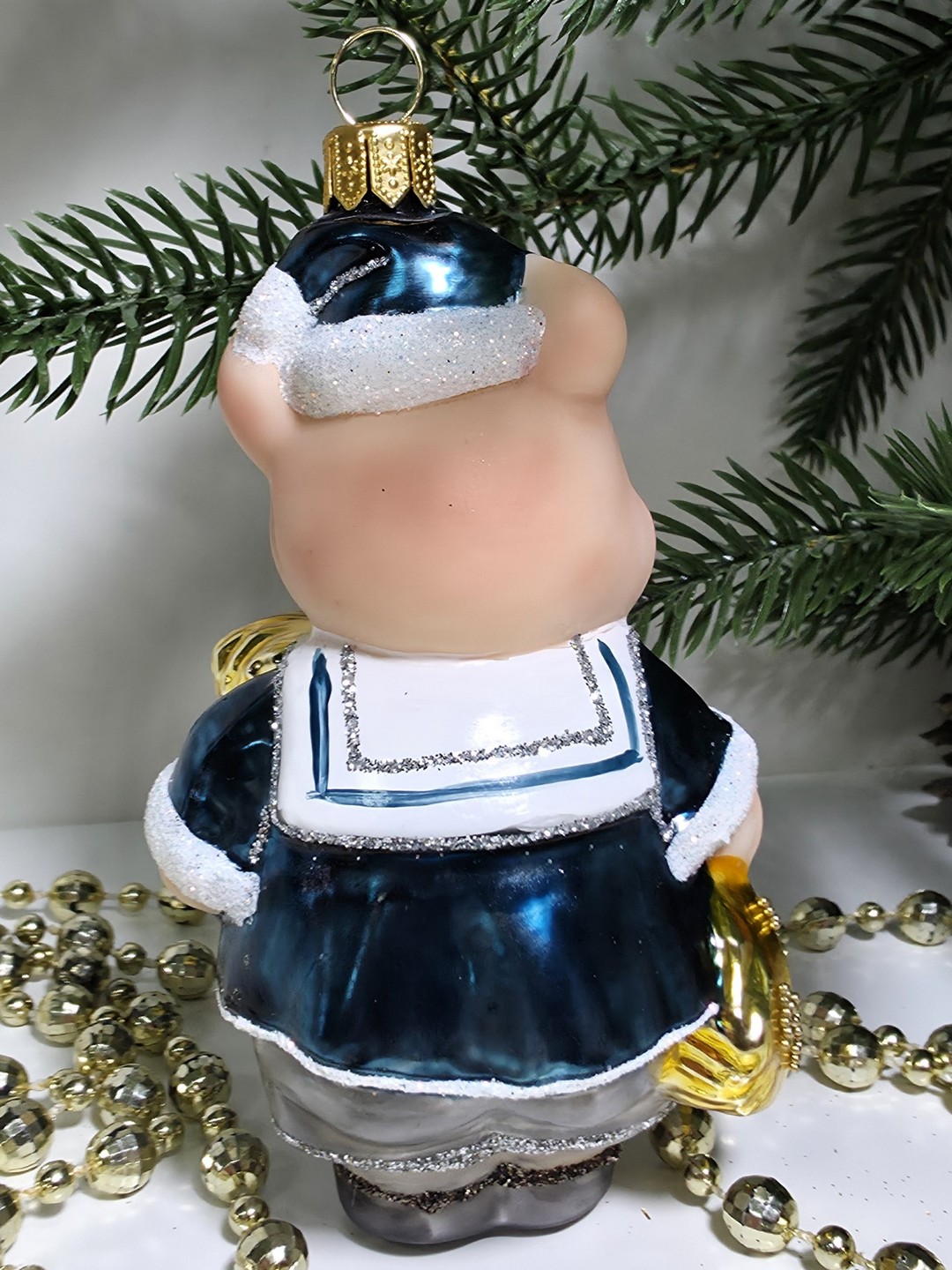 фото Стеклянная елочная игрушка Поросенок Ниф-Ниф с сеном