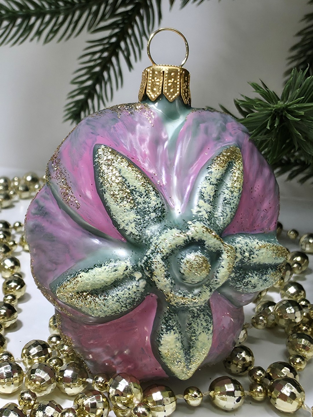 фото Стеклянная елочная игрушка Фиалка