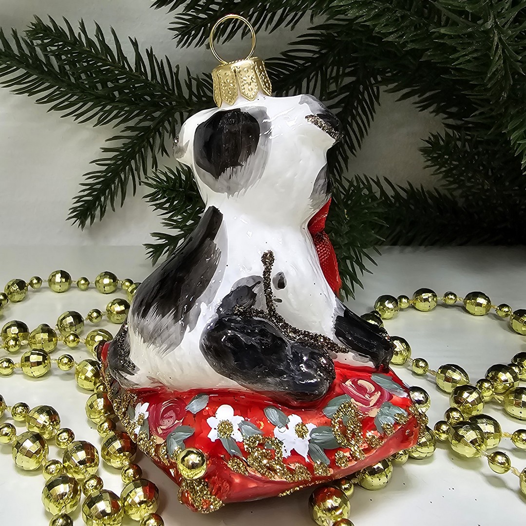 фото Стеклянная елочная игрушка Щенок на подушке