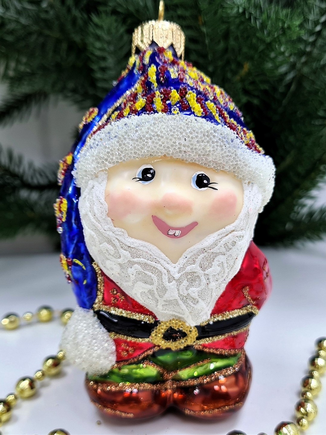 фото Стеклянная елочная игрушка Гном с подарком